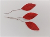 3 stk. røde dekorations blade på tråd. Længde uden tråd ca. L. 8 cm.